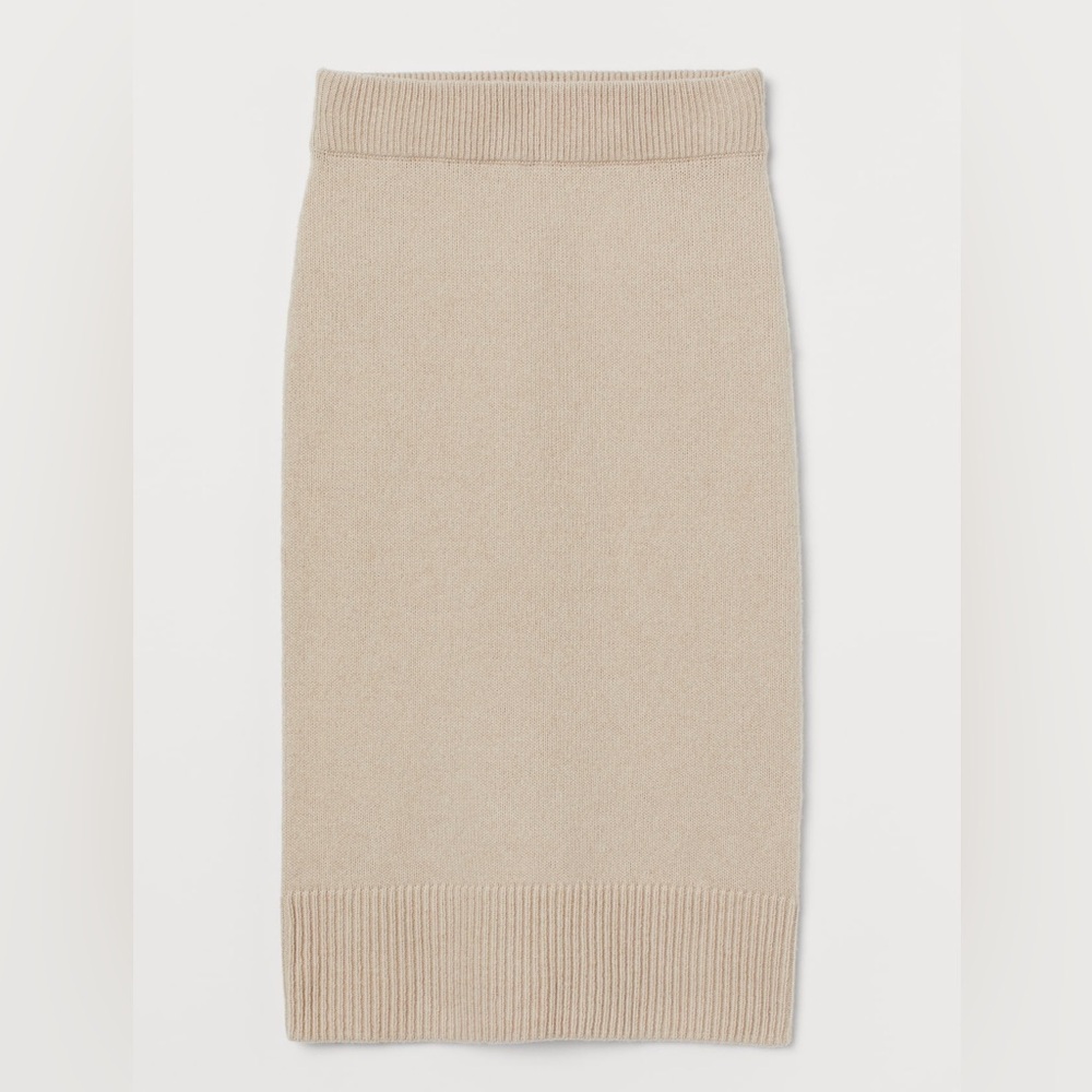 H&M • Ribbed Midi Pencil Skirt